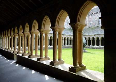 Iona_Abbey_-_geograph.org.uk_-_3492898